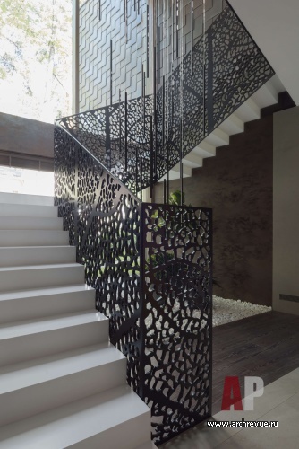 Фото лестницы дома в стиле минимализм 