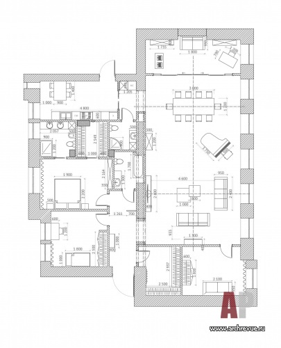 План квартира с гостиной-салоном в дореволюционном доме. Общая площадь – 220 кв. м.