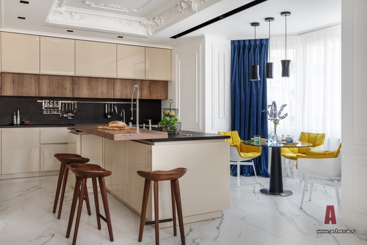 Фото интерьера кухни квартиры в стиле неоклассика 