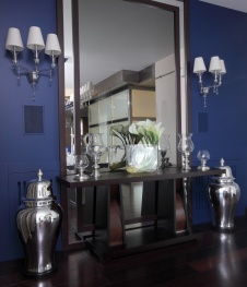 Фото интерьера столовой двухуровневой квартиры в современном стиле