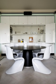 Фото интерьера кухни небольшой квартиры в стиле китч