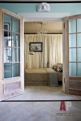 Фото интерьера спальни небольшой квартиры в стиле китч