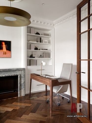 Фото интерьера кабинета квартиры в стиле неоклассика 