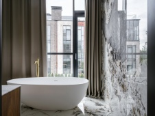 Фото интерьера ванной комнаты таунхауса в современном стиле