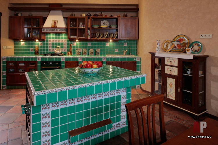 Фото интерьера кухни загородного дома в стиле шале