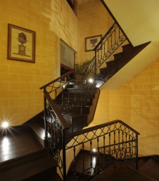 Фото лестницы загородного дома в стиле шале