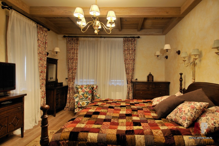 Фото интерьера спальни дома в стиле альпийского шале