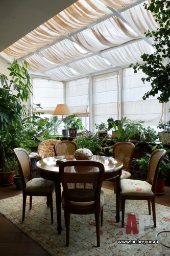 Фото интерьера зимнего сада дома в классическом стиле