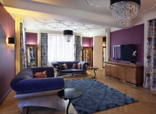 Фото интерьера гостиной трехэтажного дома в стиле ар-деко