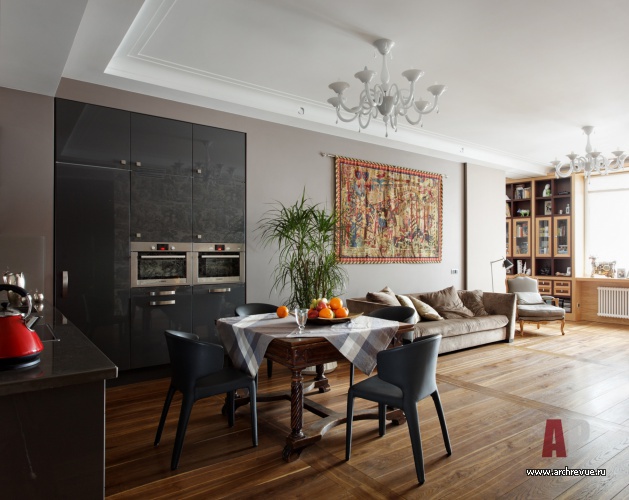 Фото интерьера столовой видовой квартиры в современном стиле