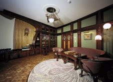 Фото интерьера библиотеки дома в стиле модерн