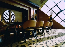 Фото интерьера столовой пентхауса в стиле ар-деко