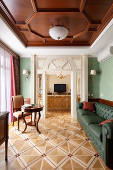 Фото интерьера кабинета квартиры в классическом стиле