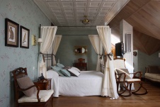 Фото интерьера спальни дома в классическом стиле