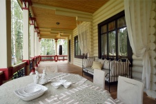 Фото веранды деревянного дома в современном стиле