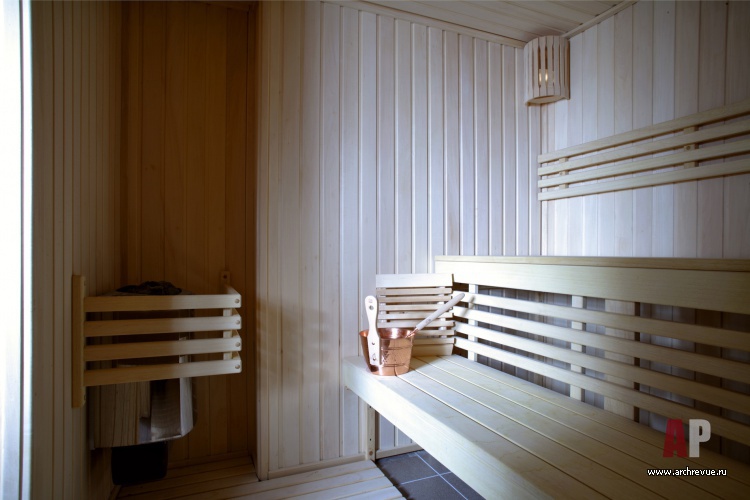 Фото интерьера сауны деревянного дома в стиле кантри