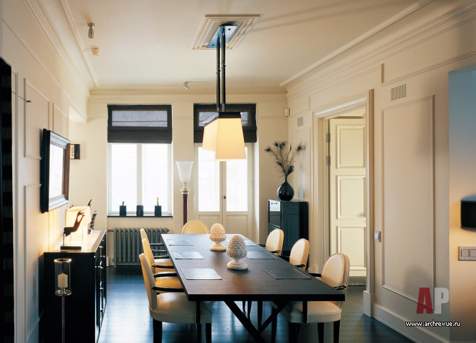 Фото интерьера столовой небольшой квартиры в стиле фьюжн