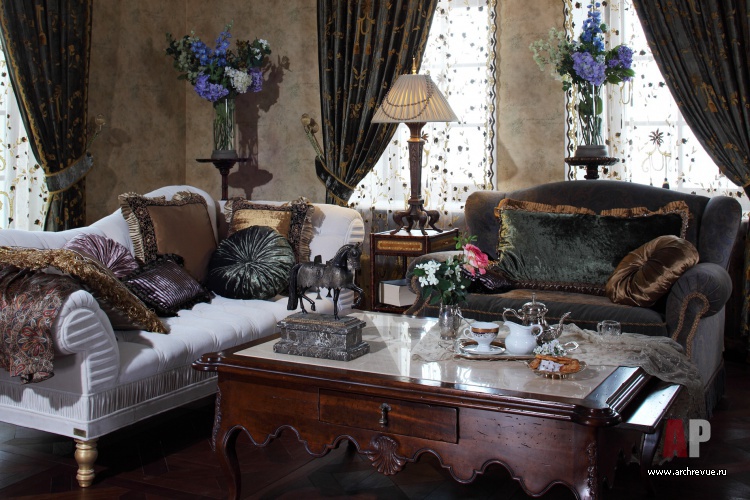 Фото интерьера гостиной особняка в дворцовом стиле