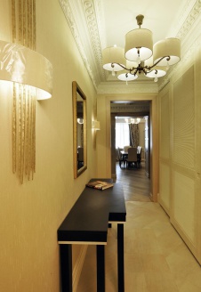 Фото интерьера коридора квартиры в классическом стиле