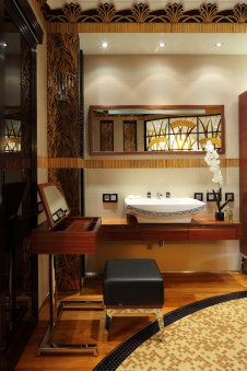 Фото интерьера санузла небольшой квартиры в стиле ар-деко