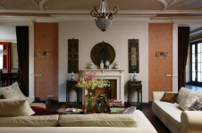 Фото интерьера каминной дома в стиле неоклассика