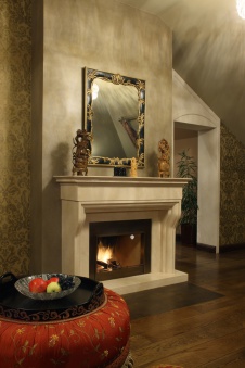 Фото интерьера каминной дома в стиле неоклассика