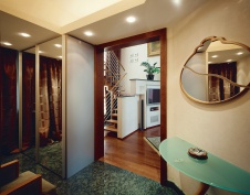 Фото интерьера входной зоны дома в современном стиле