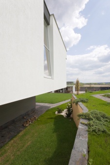 Фото фасада дома в стиле минимализм