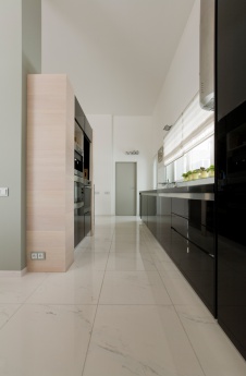 Фото интерьера кухни дома в стиле минимализм