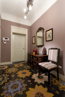 Фото интерьера входной зоны квартиры в стиле неоклассика