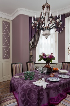 Фото интерьера столовой квартиры в стиле неоклассика