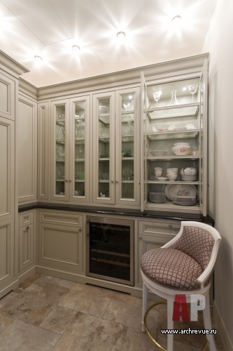 Фото интерьера кухни квартиры в стиле неоклассика
