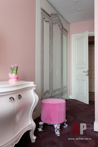 Фото интерьера детской квартиры в стиле неоклассика