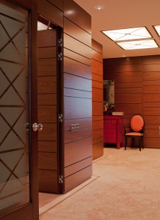 Фото интерьера входной зоны квартиры в современном стиле