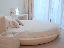 Фото интерьера спальни квартиры в современном стиле