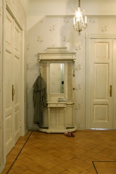 Фото интерьера входной зоны квартиры в неоклассике