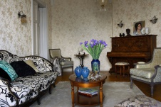 Фото интерьера гостиной квартиры в неоклассике