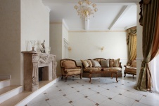 Фото интерьера каминной дома в стиле неоклассика