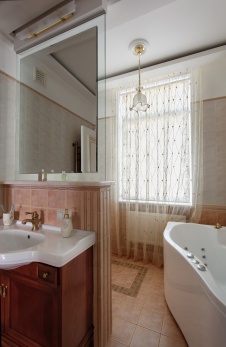 Фото интерьера санузла дома в стиле неоклассика