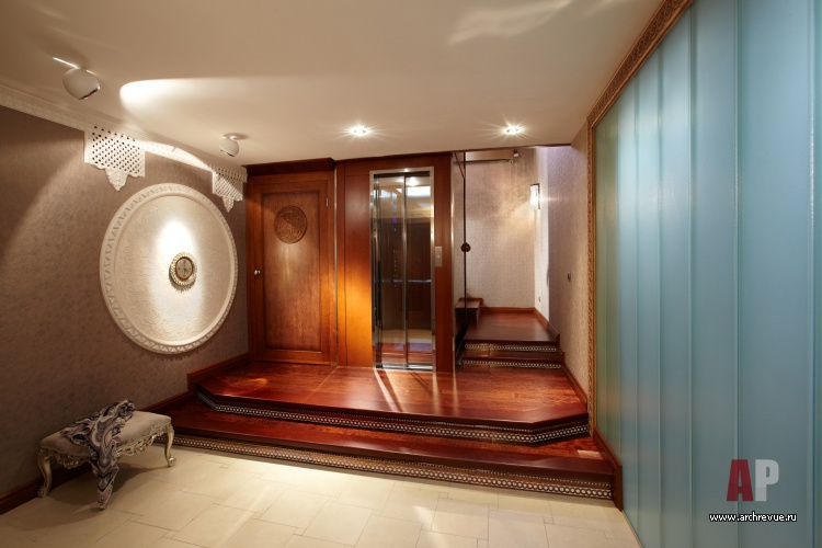 Фото интерьера входной зоны квартиры в восточном стиле