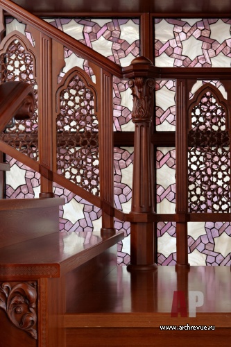 Фото интерьера лестницы квартиры в восточном стиле