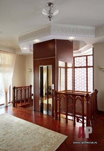 Фото интерьера лифтового холла квартиры в восточном стиле