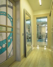 Фото интерьера коридора небольшой квартиры в современном стиле