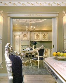 Фото интерьера кухни квартиры в классическом стиле