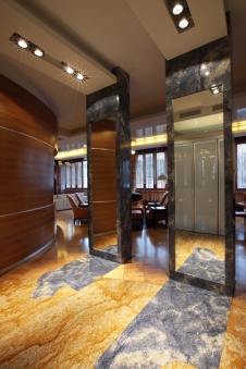 Фото интерьера входной зоны квартиры в современном стиле