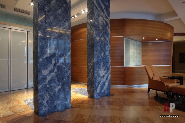 Фото интерьера гардеробной квартиры в современном стиле