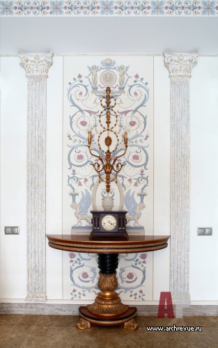 Фото детали интерьера дома в дворцовом стиле