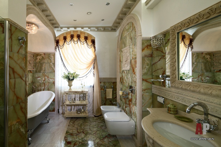 Фото интерьера санузла дома в дворцовом стиле
