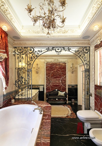 Фото интерьера санузла дома в дворцовом стиле