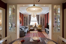 Фото интерьера гостиной небольшой квартиры в неоклассике